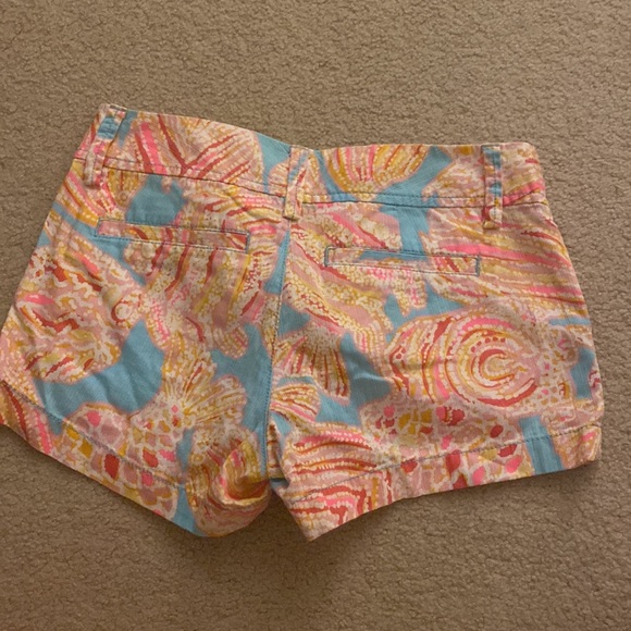 Lily Pulitzer Beachy Shorts! Size 00 - Picture 5 of 5